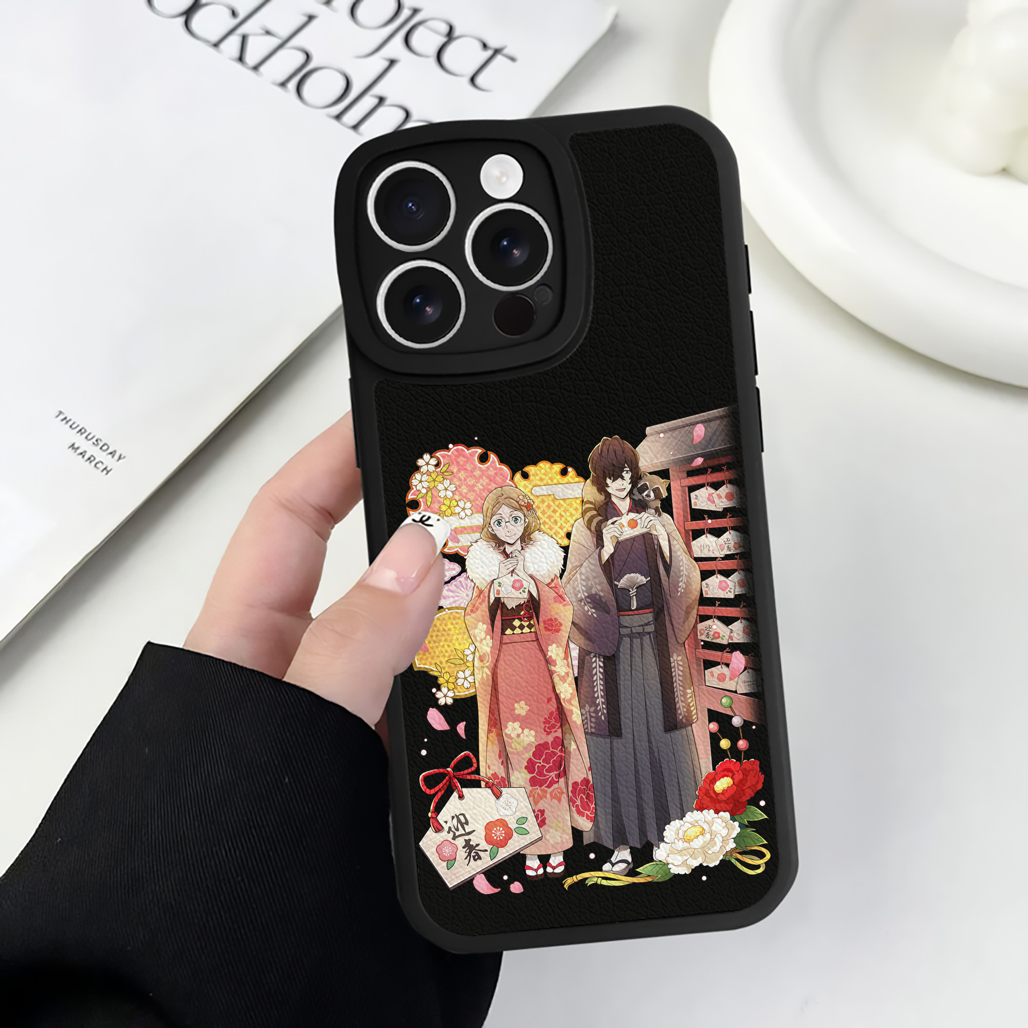 （画像用） 文豪ストレイドッグス Bungo Stray Dogs 【iPhone 16シリーズ対応】シリコンスマホケース（レザー調） 材質：シリコン